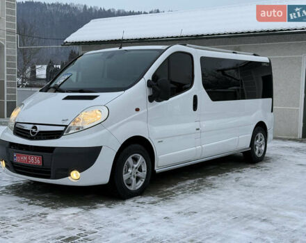 Белый Опель Виваро, объемом двигателя 2 л и пробегом 267 тыс. км за 15750 $, фото 1 на Automoto.ua