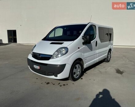 Белый Опель Виваро, объемом двигателя 2 л и пробегом 178 тыс. км за 16300 $, фото 1 на Automoto.ua