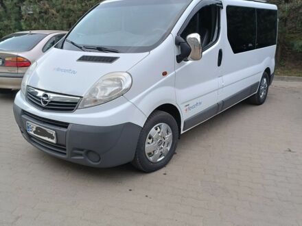 Білий Опель Віваро, об'ємом двигуна 2 л та пробігом 400 тис. км за 12800 $, фото 1 на Automoto.ua
