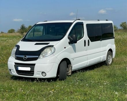 Білий Опель Віваро, об'ємом двигуна 2.5 л та пробігом 235 тис. км за 13500 $, фото 1 на Automoto.ua