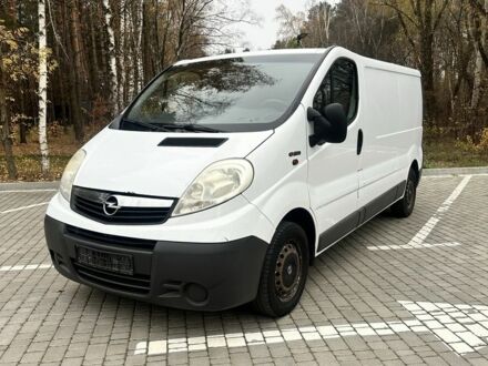 Белый Опель Виваро, объемом двигателя 2 л и пробегом 245 тыс. км за 4900 $, фото 1 на Automoto.ua