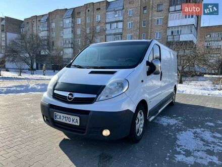 Белый Опель Виваро, объемом двигателя 2 л и пробегом 416 тыс. км за 10200 $, фото 1 на Automoto.ua