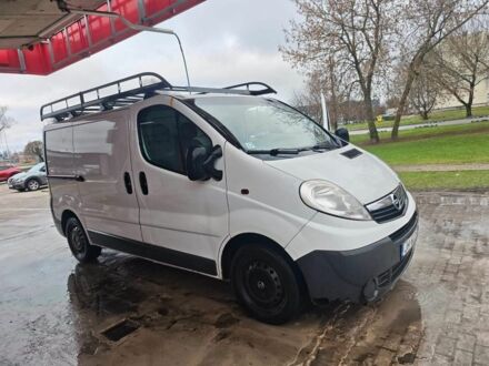 Білий Опель Віваро, об'ємом двигуна 2 л та пробігом 300 тис. км за 4200 $, фото 1 на Automoto.ua