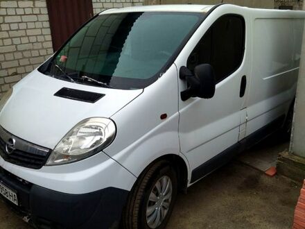 Белый Опель Виваро, объемом двигателя 2 л и пробегом 370 тыс. км за 9800 $, фото 1 на Automoto.ua