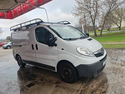 Белый Опель Виваро, объемом двигателя 2 л и пробегом 350 тыс. км за 4300 $, фото 1 на Automoto.ua