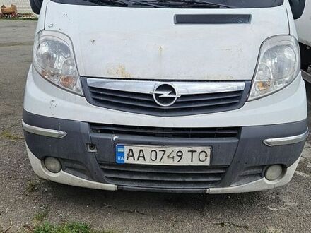 Белый Опель Виваро, объемом двигателя 2 л и пробегом 350 тыс. км за 7000 $, фото 1 на Automoto.ua