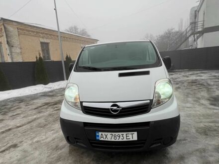 Білий Опель Віваро, об'ємом двигуна 2 л та пробігом 293 тис. км за 10500 $, фото 1 на Automoto.ua