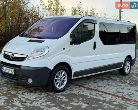 Білий Опель Віваро, об'ємом двигуна 2 л та пробігом 251 тис. км за 15500 $, фото 1 на Automoto.ua