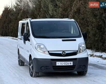 Білий Опель Віваро, об'ємом двигуна 2 л та пробігом 187 тис. км за 15377 $, фото 1 на Automoto.ua