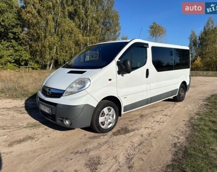 Белый Опель Виваро, объемом двигателя 2 л и пробегом 250 тыс. км за 12000 $, фото 1 на Automoto.ua