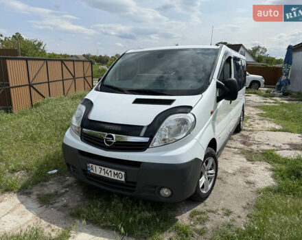 Білий Опель Віваро, об'ємом двигуна 2 л та пробігом 231 тис. км за 18500 $, фото 1 на Automoto.ua