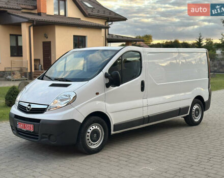 Белый Опель Виваро, объемом двигателя 2 л и пробегом 161 тыс. км за 13900 $, фото 1 на Automoto.ua