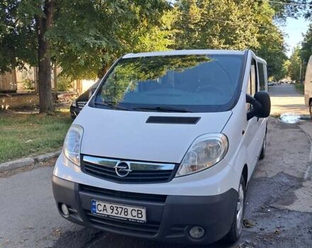Білий Опель Віваро, об'ємом двигуна 2 л та пробігом 293 тис. км за 11000 $, фото 1 на Automoto.ua