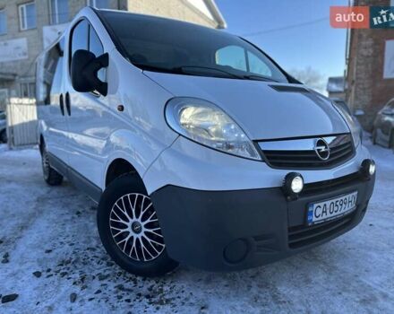 Белый Опель Виваро, объемом двигателя 2 л и пробегом 331 тыс. км за 10500 $, фото 1 на Automoto.ua