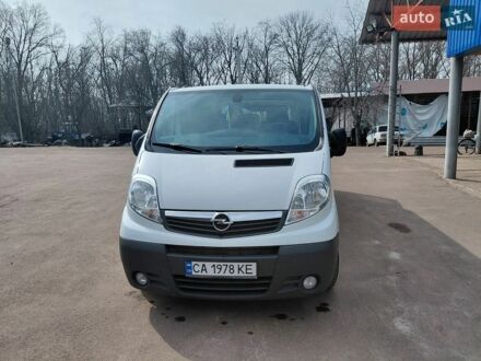 Белый Опель Виваро, объемом двигателя 2 л и пробегом 310 тыс. км за 15500 $, фото 1 на Automoto.ua
