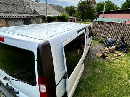 Белый Опель Виваро, объемом двигателя 1.6 л и пробегом 217 тыс. км за 11000 $, фото 1 на Automoto.ua