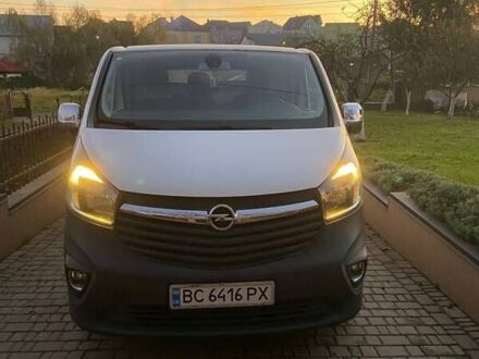 Белый Опель Виваро, объемом двигателя 1.6 л и пробегом 130 тыс. км за 15000 $, фото 1 на Automoto.ua