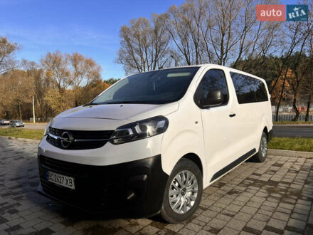 Белый Опель Виваро, объемом двигателя 2 л и пробегом 132 тыс. км за 25500 $, фото 1 на Automoto.ua