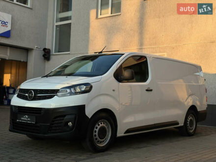 Белый Опель Виваро, объемом двигателя 2 л и пробегом 202 тыс. км за 18999 $, фото 1 на Automoto.ua