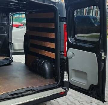 Чорний Опель Віваро, об'ємом двигуна 2 л та пробігом 274 тис. км за 11000 $, фото 12 на Automoto.ua