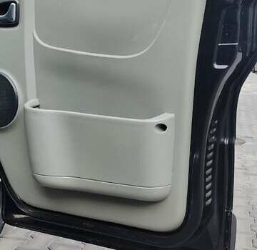 Чорний Опель Віваро, об'ємом двигуна 2 л та пробігом 274 тис. км за 11000 $, фото 10 на Automoto.ua