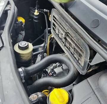 Чорний Опель Віваро, об'ємом двигуна 2 л та пробігом 274 тис. км за 11000 $, фото 17 на Automoto.ua