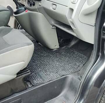 Чорний Опель Віваро, об'ємом двигуна 2 л та пробігом 274 тис. км за 11000 $, фото 13 на Automoto.ua