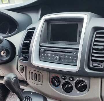 Чорний Опель Віваро, об'ємом двигуна 2 л та пробігом 274 тис. км за 11000 $, фото 20 на Automoto.ua