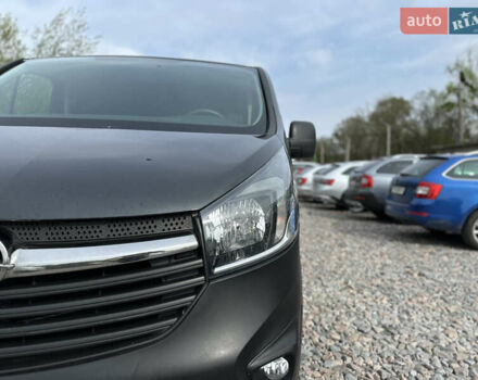 Черный Опель Виваро, объемом двигателя 1.6 л и пробегом 196 тыс. км за 11999 $, фото 3 на Automoto.ua