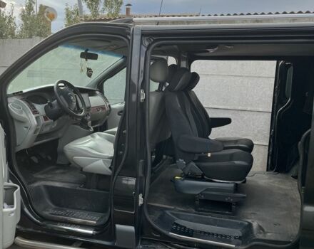 Черный Опель Виваро, объемом двигателя 2.5 л и пробегом 290 тыс. км за 8100 $, фото 10 на Automoto.ua