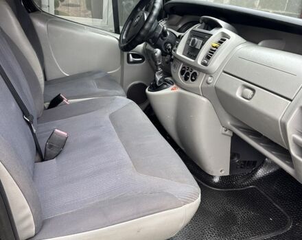 Черный Опель Виваро, объемом двигателя 2.5 л и пробегом 260 тыс. км за 8500 $, фото 3 на Automoto.ua