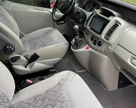 Чорний Опель Віваро, об'ємом двигуна 2.46 л та пробігом 400 тис. км за 8800 $, фото 3 на Automoto.ua