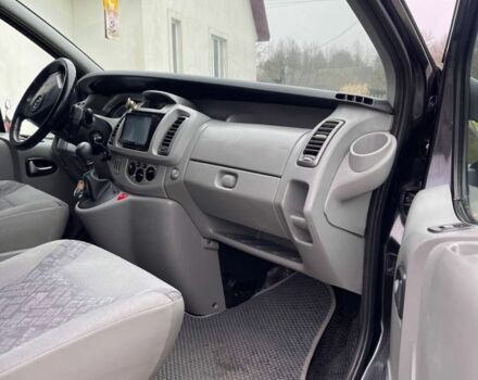 Чорний Опель Віваро, об'ємом двигуна 2.46 л та пробігом 400 тис. км за 8800 $, фото 4 на Automoto.ua