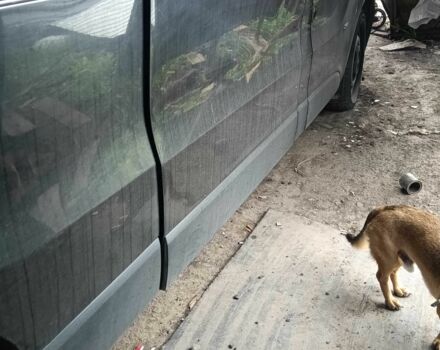 Чорний Опель Віваро, об'ємом двигуна 1.6 л та пробігом 360 тис. км за 15000 $, фото 4 на Automoto.ua