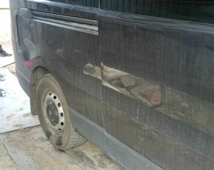 Чорний Опель Віваро, об'ємом двигуна 1.6 л та пробігом 360 тис. км за 15000 $, фото 3 на Automoto.ua