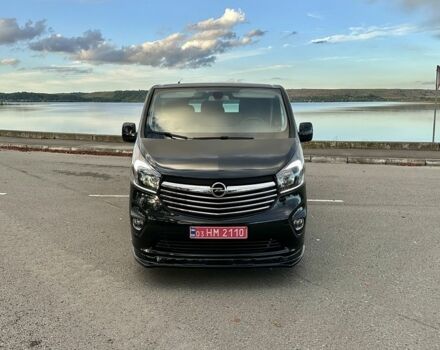 Черный Опель Виваро, объемом двигателя 1.6 л и пробегом 206 тыс. км за 17500 $, фото 2 на Automoto.ua