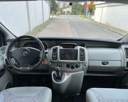 Черный Опель Виваро, объемом двигателя 1.9 л и пробегом 208 тыс. км за 3500 $, фото 4 на Automoto.ua