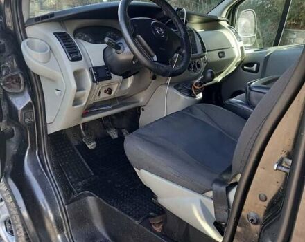 Черный Опель Виваро, объемом двигателя 2.5 л и пробегом 217 тыс. км за 8500 $, фото 4 на Automoto.ua