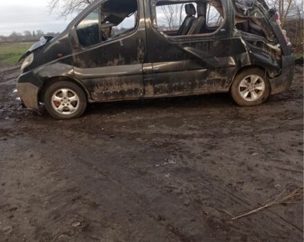 Чорний Опель Віваро, об'ємом двигуна 2.5 л та пробігом 250 тис. км за 3200 $, фото 2 на Automoto.ua