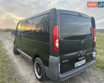 Чорний Опель Віваро, об'ємом двигуна 2 л та пробігом 273 тис. км за 9900 $, фото 10 на Automoto.ua