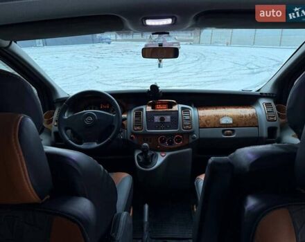 Черный Опель Виваро, объемом двигателя 2.5 л и пробегом 200 тыс. км за 9000 $, фото 27 на Automoto.ua