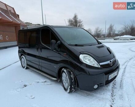 Черный Опель Виваро, объемом двигателя 2.5 л и пробегом 200 тыс. км за 9000 $, фото 1 на Automoto.ua