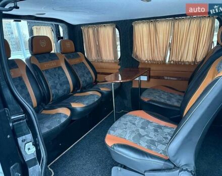 Черный Опель Виваро, объемом двигателя 2.5 л и пробегом 200 тыс. км за 9000 $, фото 17 на Automoto.ua