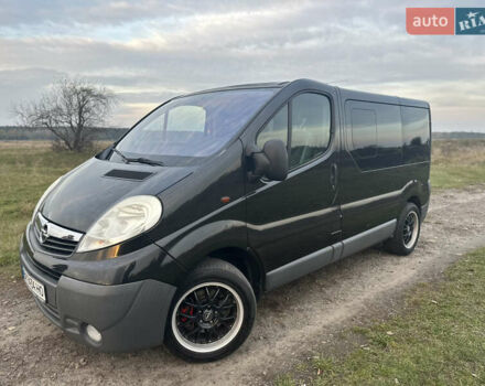 Чорний Опель Віваро, об'ємом двигуна 2 л та пробігом 273 тис. км за 9900 $, фото 4 на Automoto.ua