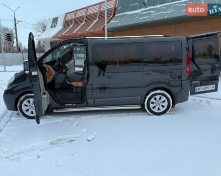 Черный Опель Виваро, объемом двигателя 2.5 л и пробегом 200 тыс. км за 9000 $, фото 3 на Automoto.ua