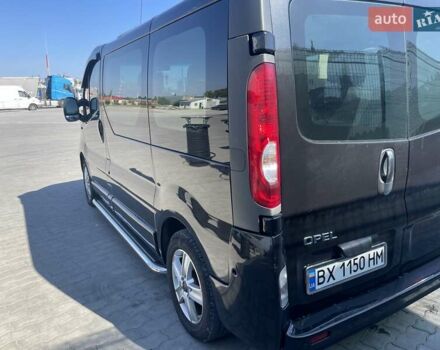 Чорний Опель Віваро, об'ємом двигуна 2 л та пробігом 300 тис. км за 11000 $, фото 7 на Automoto.ua