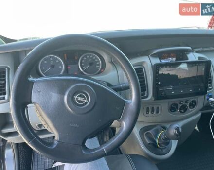 Чорний Опель Віваро, об'ємом двигуна 2 л та пробігом 300 тис. км за 11000 $, фото 5 на Automoto.ua