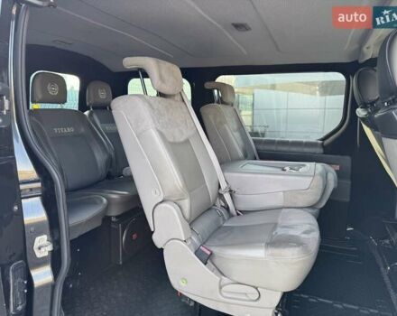 Чорний Опель Віваро, об'ємом двигуна 2 л та пробігом 300 тис. км за 11000 $, фото 11 на Automoto.ua