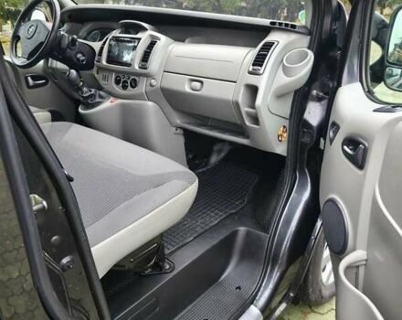 Черный Опель Виваро, объемом двигателя 2 л и пробегом 265 тыс. км за 12400 $, фото 6 на Automoto.ua