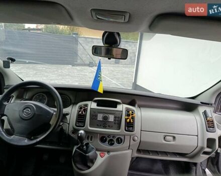 Черный Опель Виваро, объемом двигателя 2.5 л и пробегом 280 тыс. км за 9700 $, фото 1 на Automoto.ua